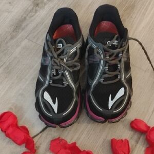 Brooks Black and Pink Women's Athletic Shoes